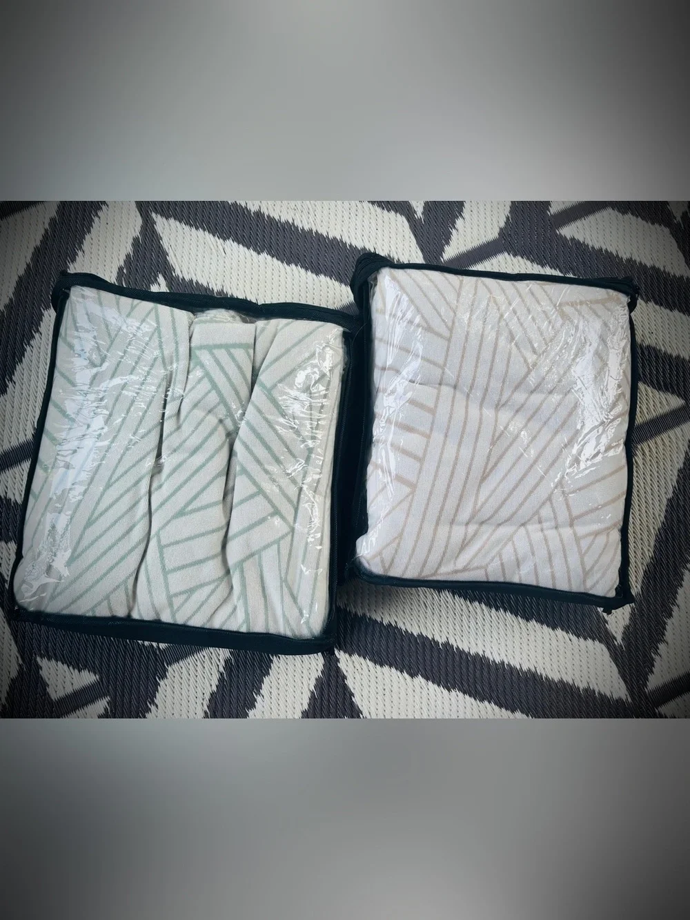 🆕 Neutral Geometric Sofa/Bedding Throw Cover - Sage Green & Beige - 2 Available!